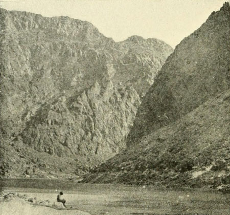 Entrance to Black
Canyon, first seen by James O. Pattie.